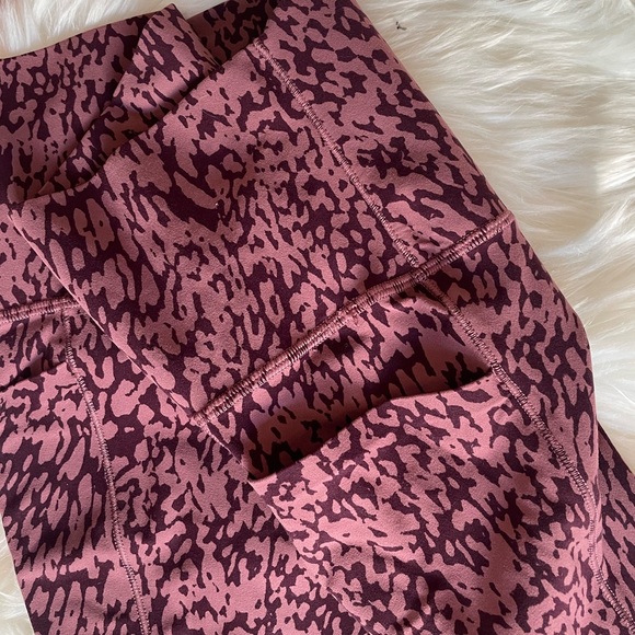 Athleta Leggings Cranberry Colored Printed Cropped Leggings - Picture 3 of 6